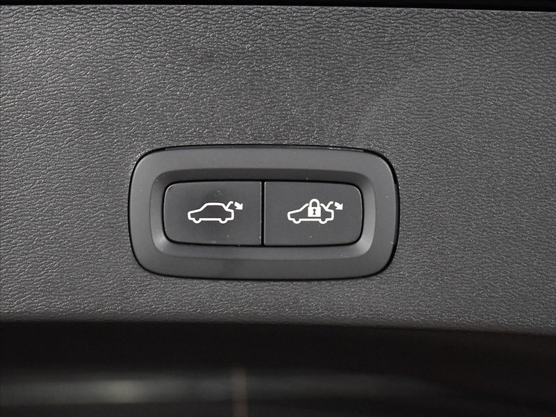 Volvo XC40 2,0 B4 Ultra Panorama,BLIS - fotka 11 z 21
