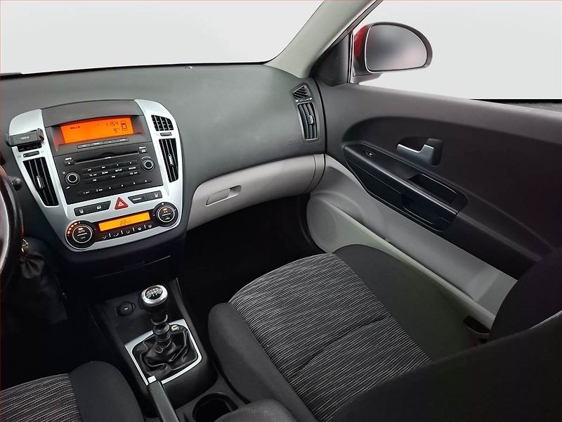 Kia Ceed (2009) 1.4 CVVT, ČR,1.maj - fotka 8 z 16