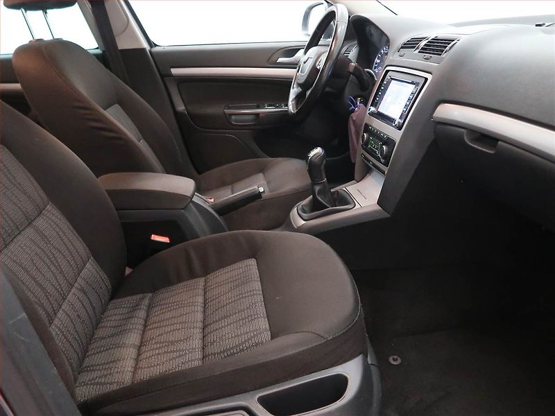 Škoda Octavia (2011) 1.6 TDI, nová STK, Tažné - fotka 9 z 13