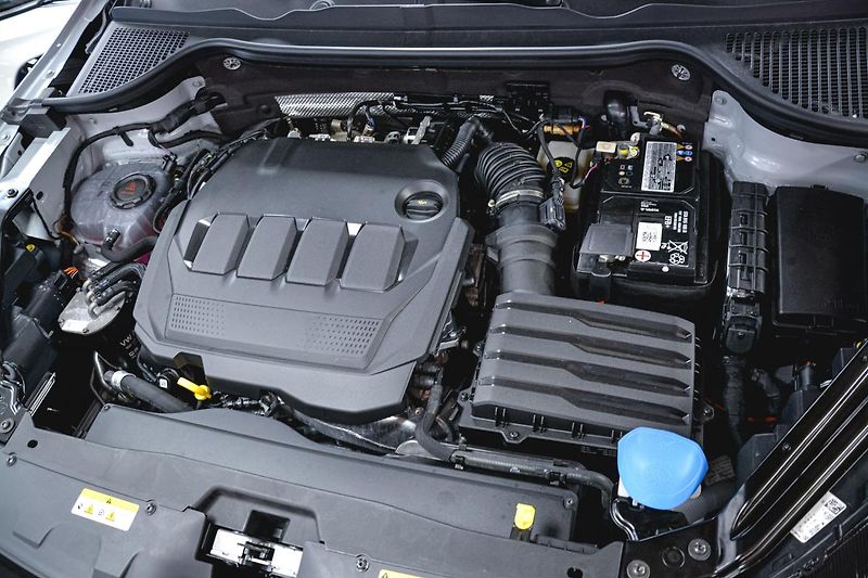 Škoda Karoq 2,0Tdi Exclusive 7ST DSG 4x4 Z - fotka 33 z 33