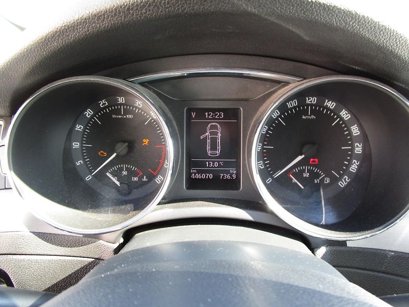 Škoda Superb 1,6TDI-77KW-NOVÝ OLEJ - fotka 11 z 20