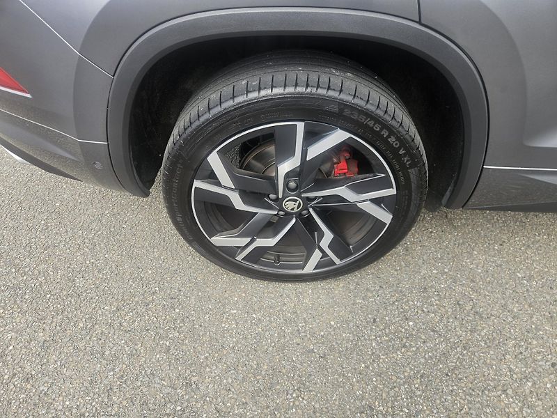 Škoda Kodiaq 2,0 TSI RS 180kW 4x4 7 míst  - fotka 23 z 25