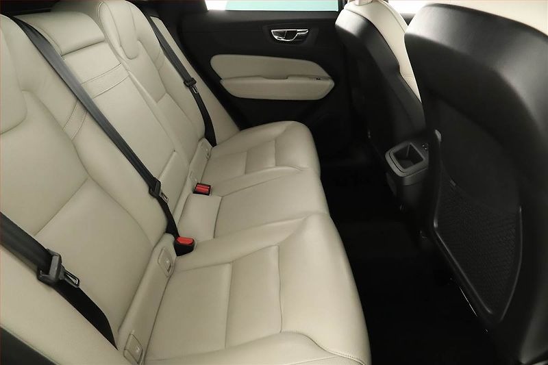 Volvo XC60 (2018) T5 AWD - fotka 7 z 19