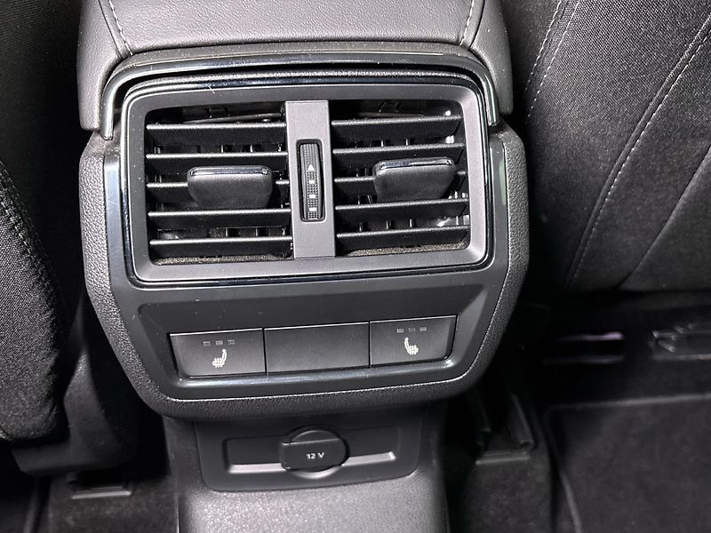 Škoda Karoq DSG Sportline - fotka 22 z 31