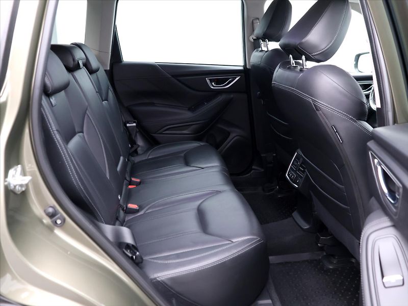 Subaru Forester 2,0 e-Boxer 110kW Executive CZ - fotka 14 z 43