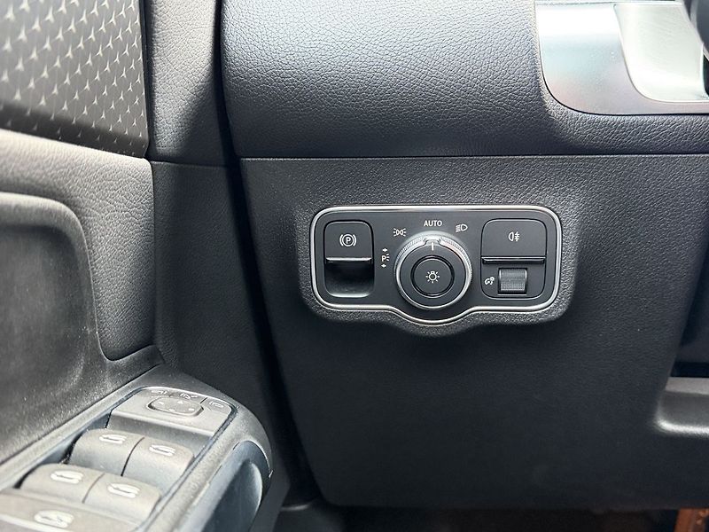 Mercedes-Benz GLB 180d - fotka 21 z 32