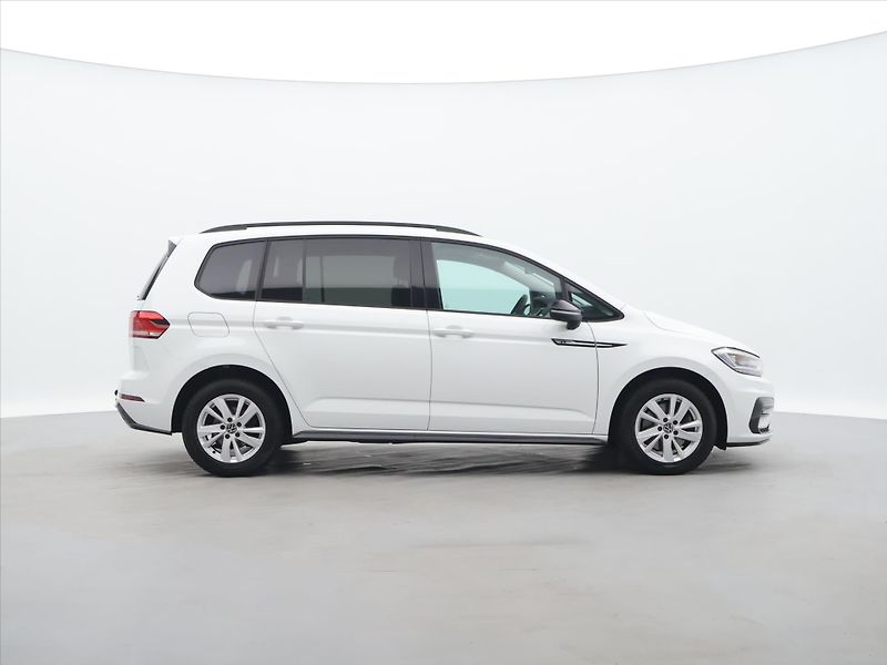 Volkswagen Touran 2,0 TDI DSG R-Line 1.Maj DPH - fotka 8 z 34