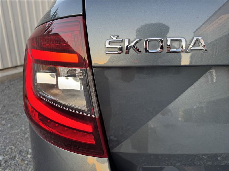 Škoda Octavia 2,0 TSI 140kW DSG L&K 4x4 DPH - fotka 15 z 50