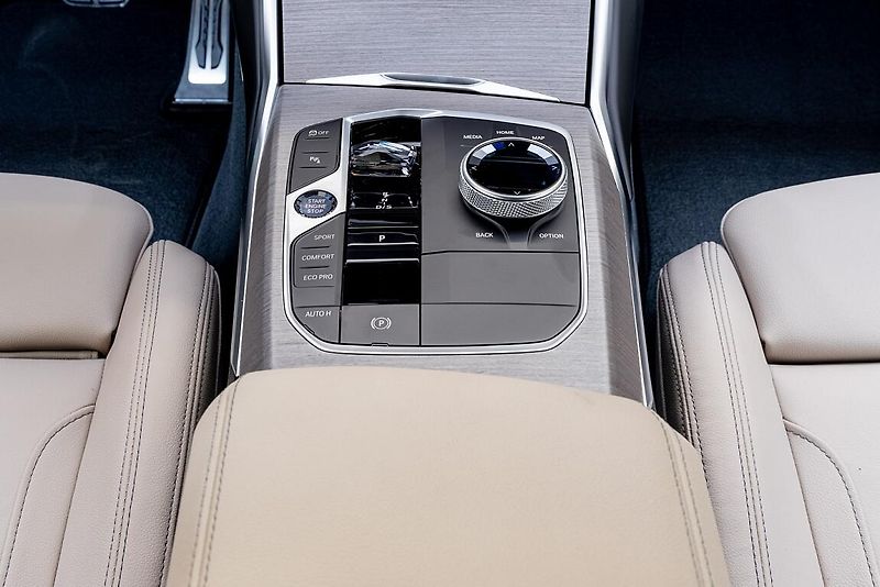 BMW Řada 3 řady 3 | 320d xDrive - fotka 10 z 13