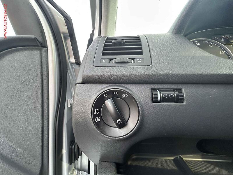 Volkswagen Polo (2002) 1.4 MPi, El. okna - fotka 13 z 15