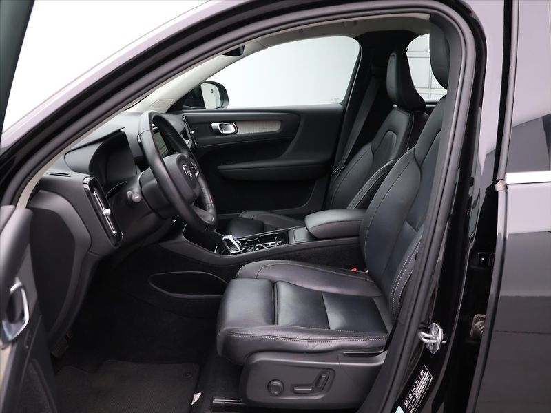 Volvo XC40 2,0 D3 110kW Aut. Inscription - fotka 11 z 32