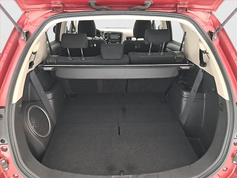 Mitsubishi Outlander (2016) 2.2 DI-D, 4X4, Automat - fotka 14 z 21