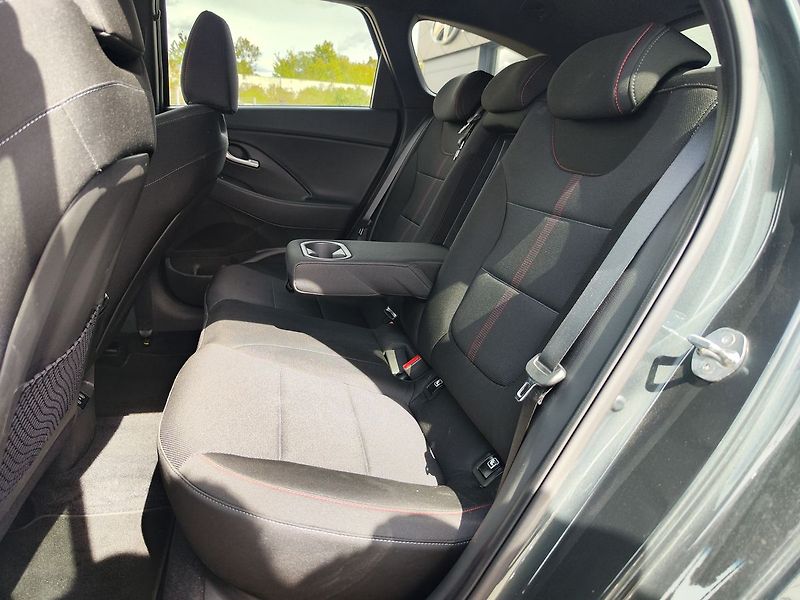 Hyundai i30 1.5 T-GDI/103kW N-Line DCT - fotka 12 z 32