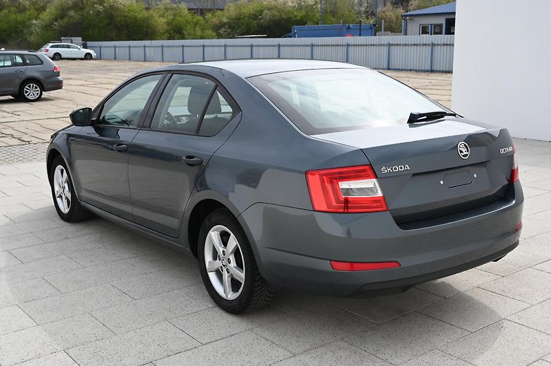 Škoda Octavia 1.6TDI 66KW Active 8/2015 - fotka 6 z 28