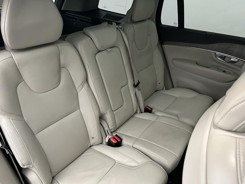 Volvo XC90 2.0 B5 4x4 ULTIMATE - fotka 13 z 30