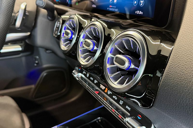 Mercedes-Benz GLA (2021) GLA 220d 4Matic AMG Line - fotka 59 z 121