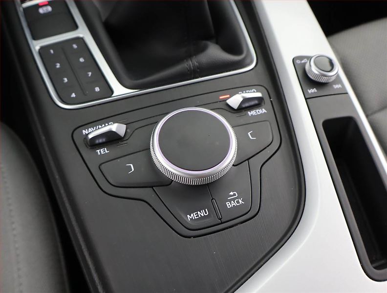 Audi A4 (2017) 2.0 TDI, Serv.kniha, Navi - fotka 15 z 25