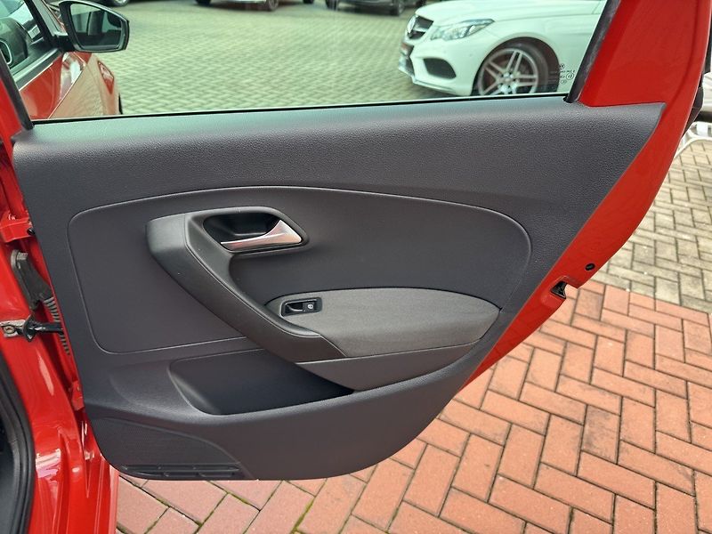 Volkswagen Polo (2011) 1.4i Style Klima Panorama - fotka 20 z 48