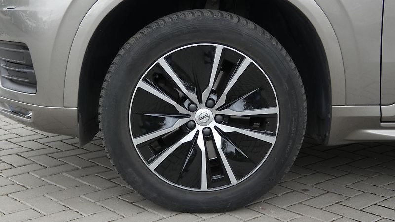 Volvo XC90 B5 AWD Momentum PRO 7 míst - fotka 26 z 27
