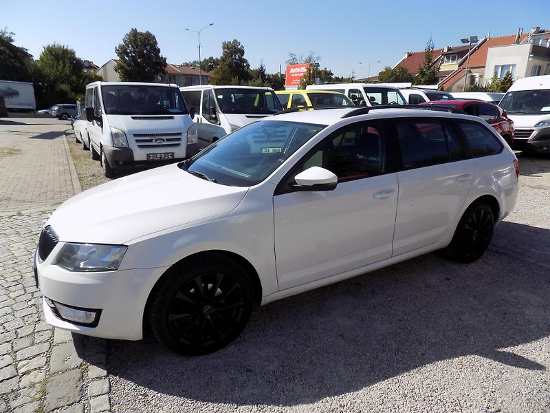 Škoda Octavia 1,6 TDI 81 KW NOVÉ ROZVODY!!! - fotka 16 z 38