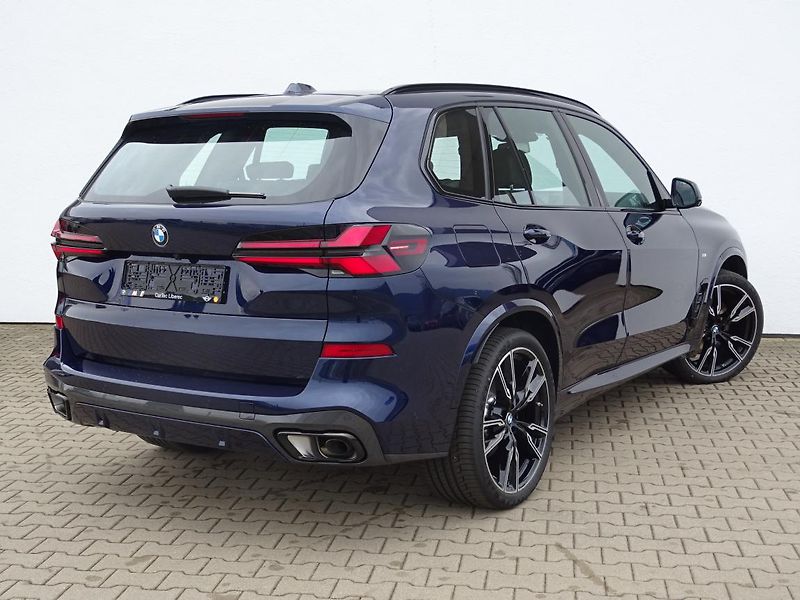 BMW X5 xDrive30d - fotka 3 z 7