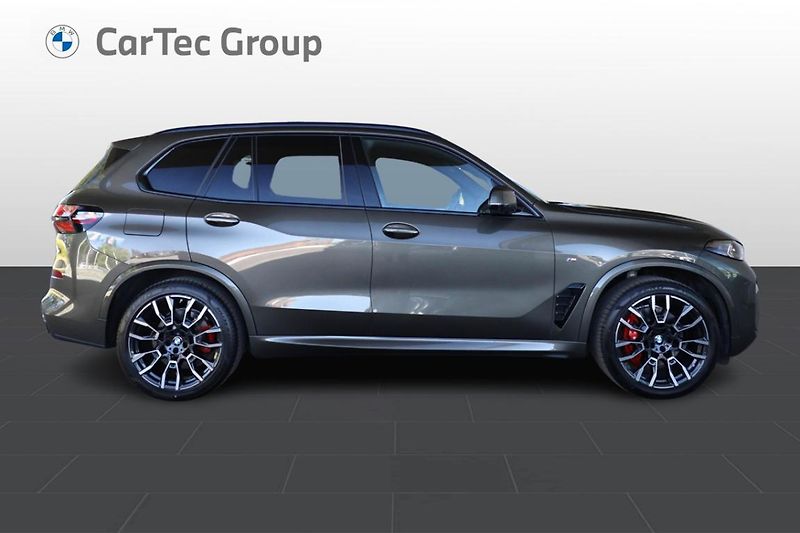 BMW X5 xDrive40i - fotka 4 z 32