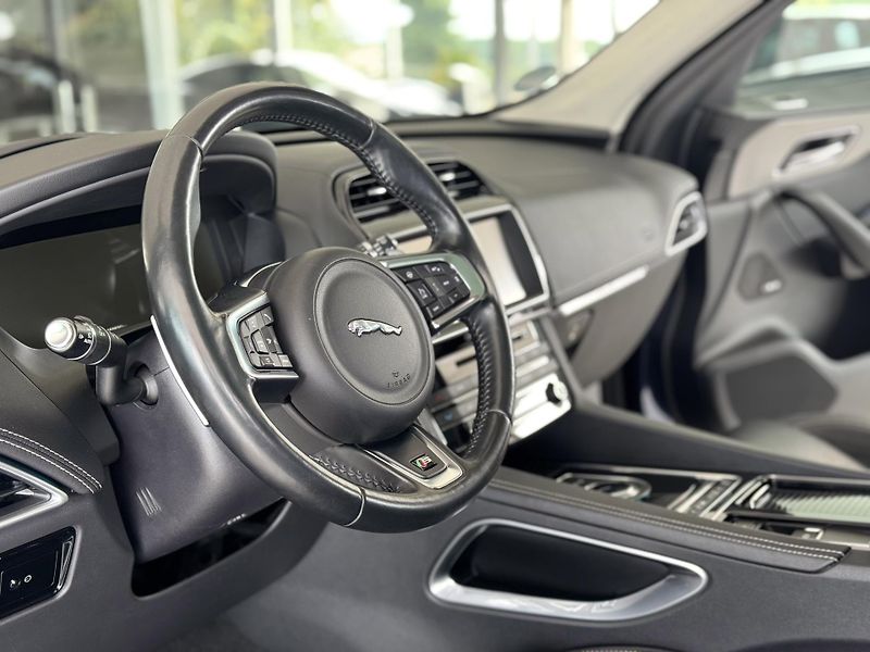 Jaguar F-Pace 30d S*AWD*Max.Výb*REZERVACE! - fotka 12 z 43