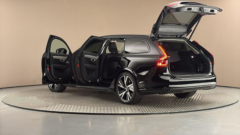 Volvo V90 2.0 B5 AUT Plus Dark - fotka 7 z 31