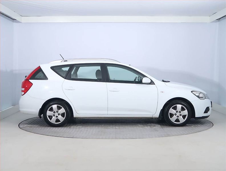 Kia Ceed (2012) 1.4 CVVT - fotka 6 z 15