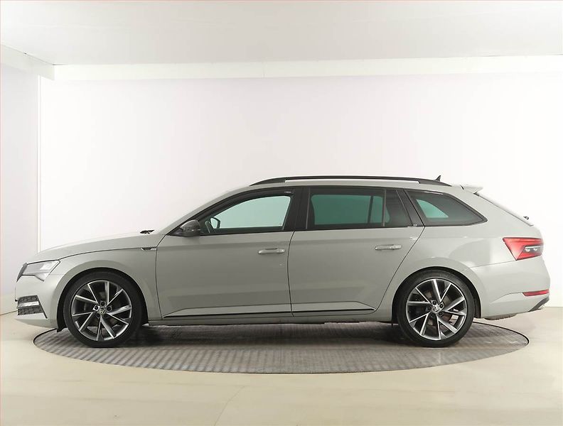 Škoda Superb (2023) Sportline 1.5 TSI, digi klima - fotka 3 z 31