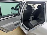 Škoda Superb 2,0 TDi DSG ALU COLUMBUS TAŽNÉ - náhled 27