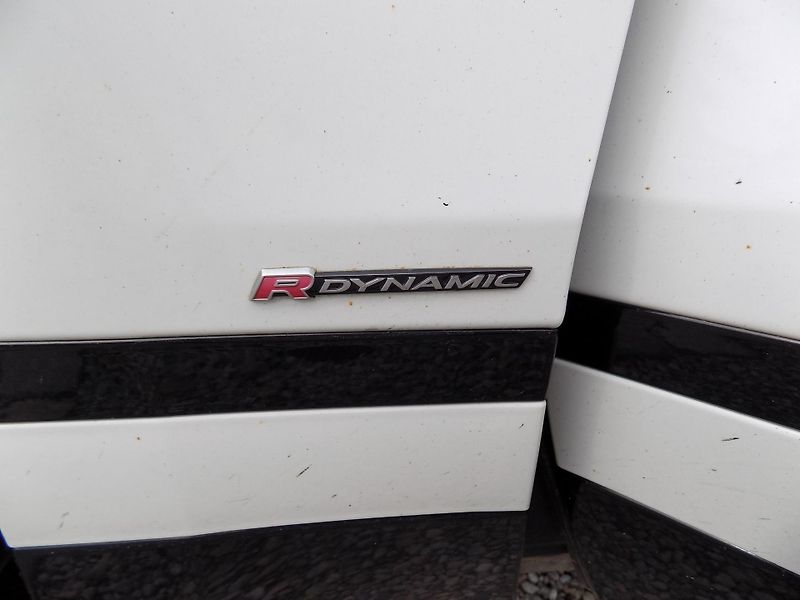 Land Rover Range Rover Velar D300 4X4 221 KW R DYNAMIC - fotka 20 z 44