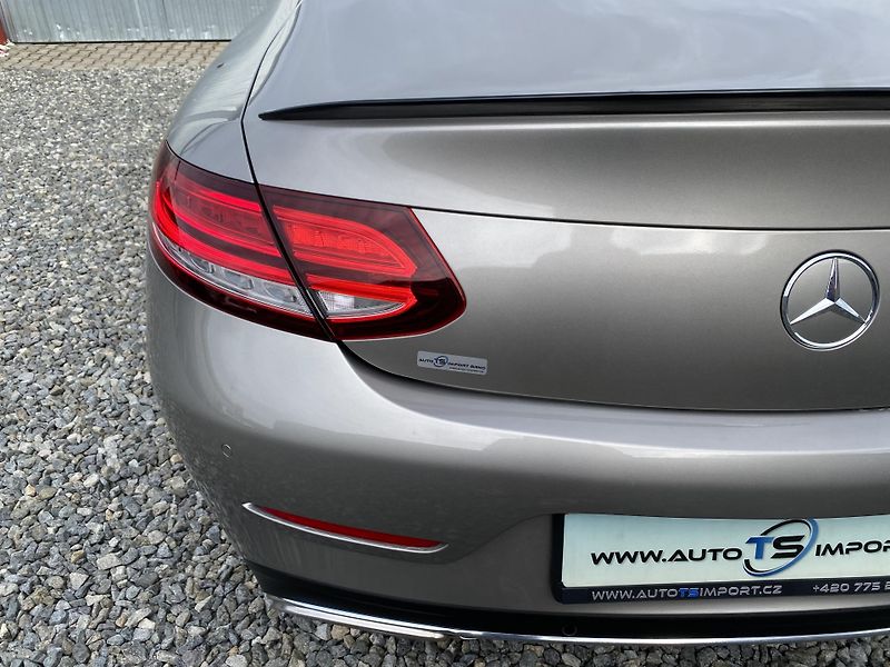 Mercedes-Benz Třídy C C 400 COUPE 4MATIC 51.000KM - fotka 38 z 149