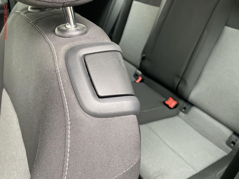 Volkswagen Golf (2015) 1.6 TDi, Trendline, navi - fotka 14 z 18