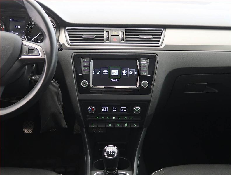 Škoda Rapid (2017) Spaceback 1.2 TSI, Xenony - fotka 12 z 20
