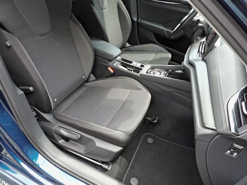 Škoda Octavia 2.0TDI DSG Style Virtual ACC - fotka 21 z 30