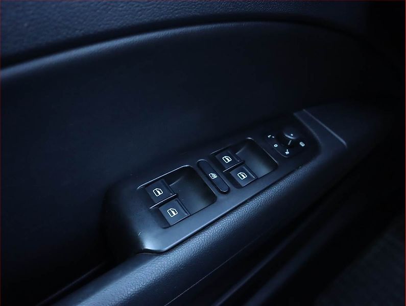 Škoda Superb (2011) Elegance 2.0 TDI, 4X4 - fotka 21 z 22