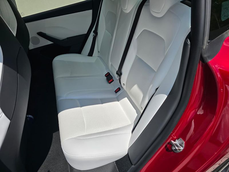 Tesla Model 3 (2024) Performance Highland - fotka 6 z 15