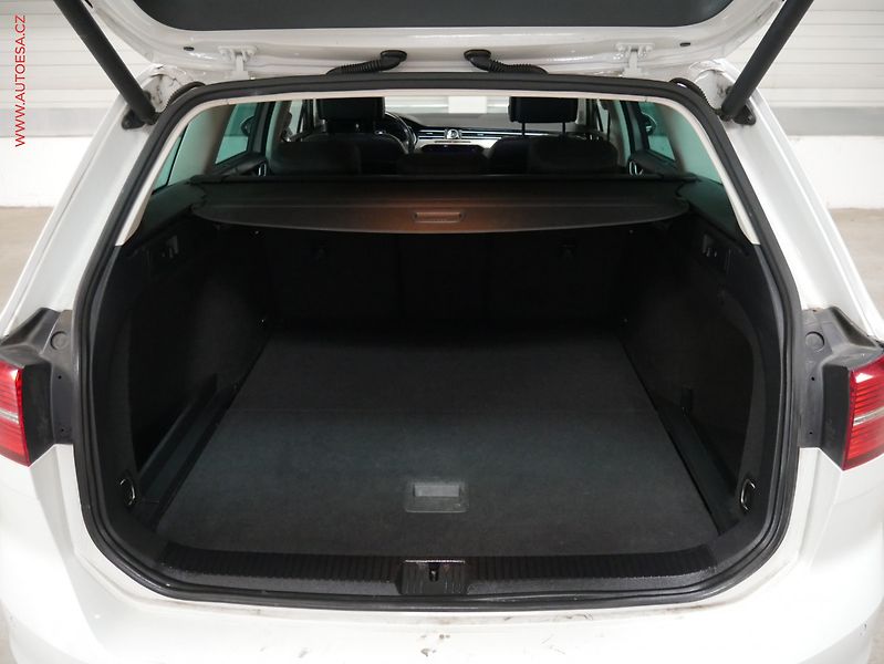 Volkswagen Passat (2018) 1.8 TSi, ČR, Comfortline - fotka 7 z 18