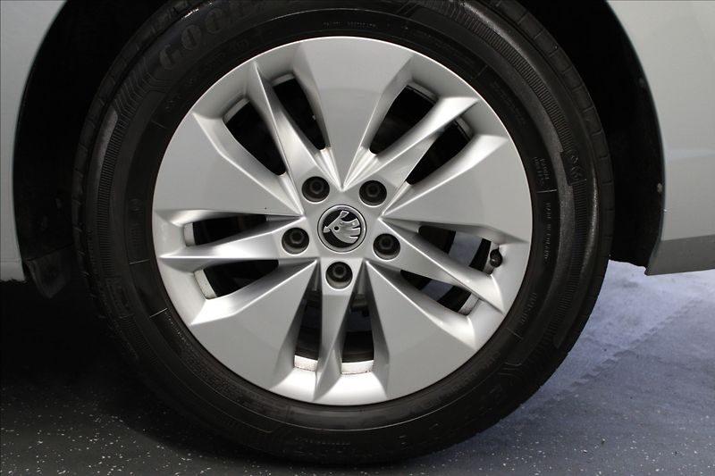 Škoda Octavia 2,0 TDI Ambition 1.majitel CZ - fotka 29 z 36
