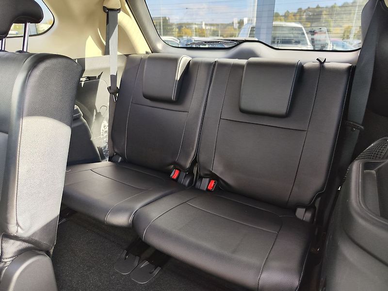Mitsubishi Outlander 2.2 DI-D/110kW 4x4,7 Míst - fotka 13 z 36
