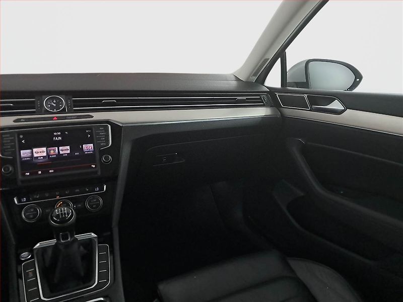 Volkswagen Passat (2015) Highline 2.0 TDI, Navi - fotka 8 z 20