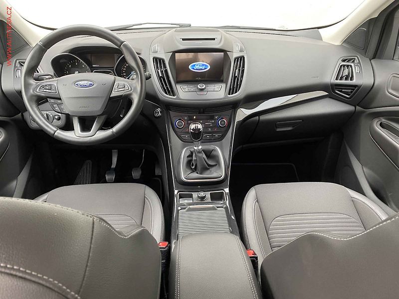 Ford Kuga (2018) 2.0 TDCi AWD, Titanium - fotka 8 z 19