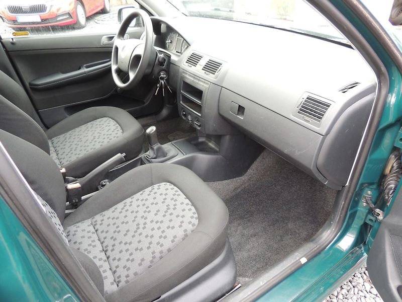 Škoda Fabia (2005) 1.2HTP,40kw,ČR,1majitel - fotka 19 z 33