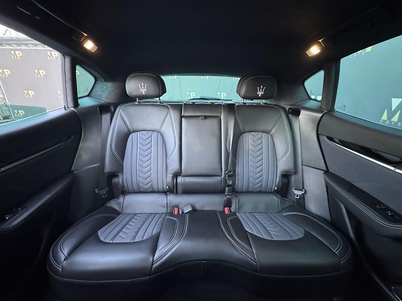Maserati Levante (2018) GranLusso Q4, 3.0iV6 257kW, ČR - fotka 17 z 45