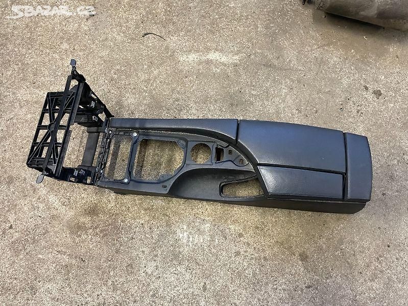 BMW Řada 5 E60/61 středový panel - fotka 1 z 1