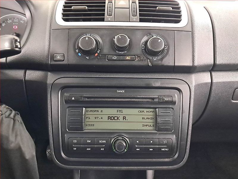 Škoda Fabia (2008) 1.4 TDI, udržované - fotka 12 z 15