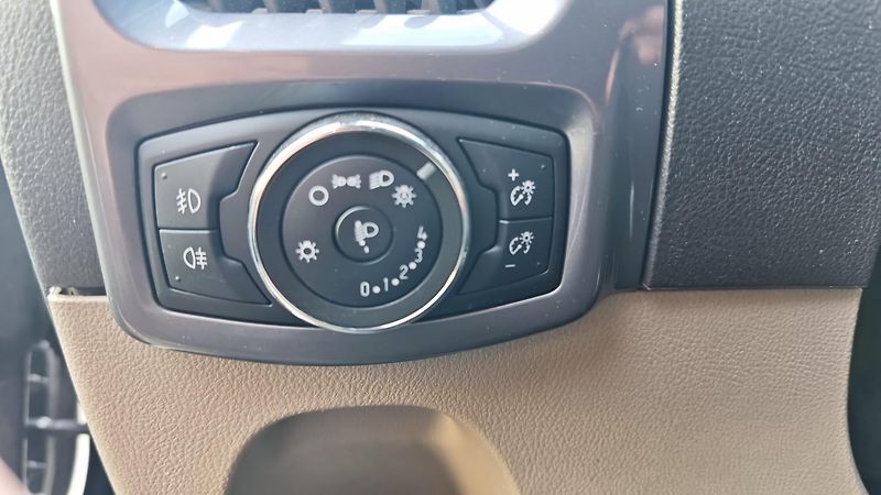 Ford Tourneo Custom (2016) - fotka 11 z 17