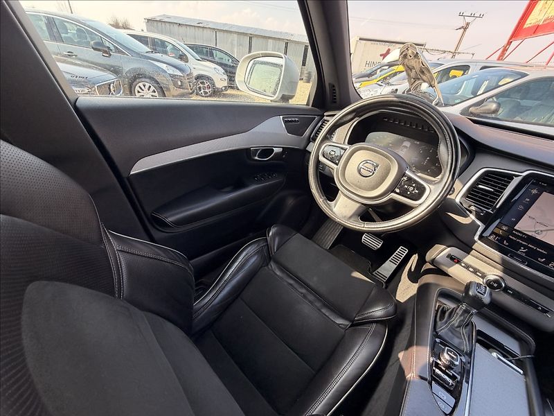 Volvo XC90 2,0 R-DESIGN SERVISKA TAŽNÉ - fotka 24 z 42