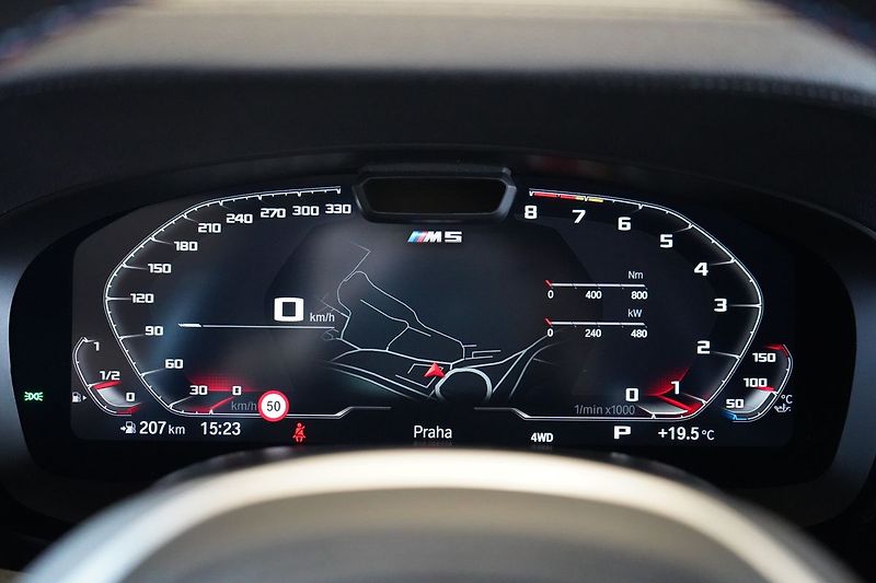 BMW M5 Competition xDrive, B&W, HUD - fotka 23 z 47